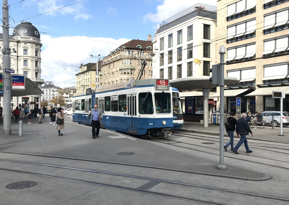 Linie 15 Wagennummer 2035 am Bellevue. Datum: 18. 10. 2020