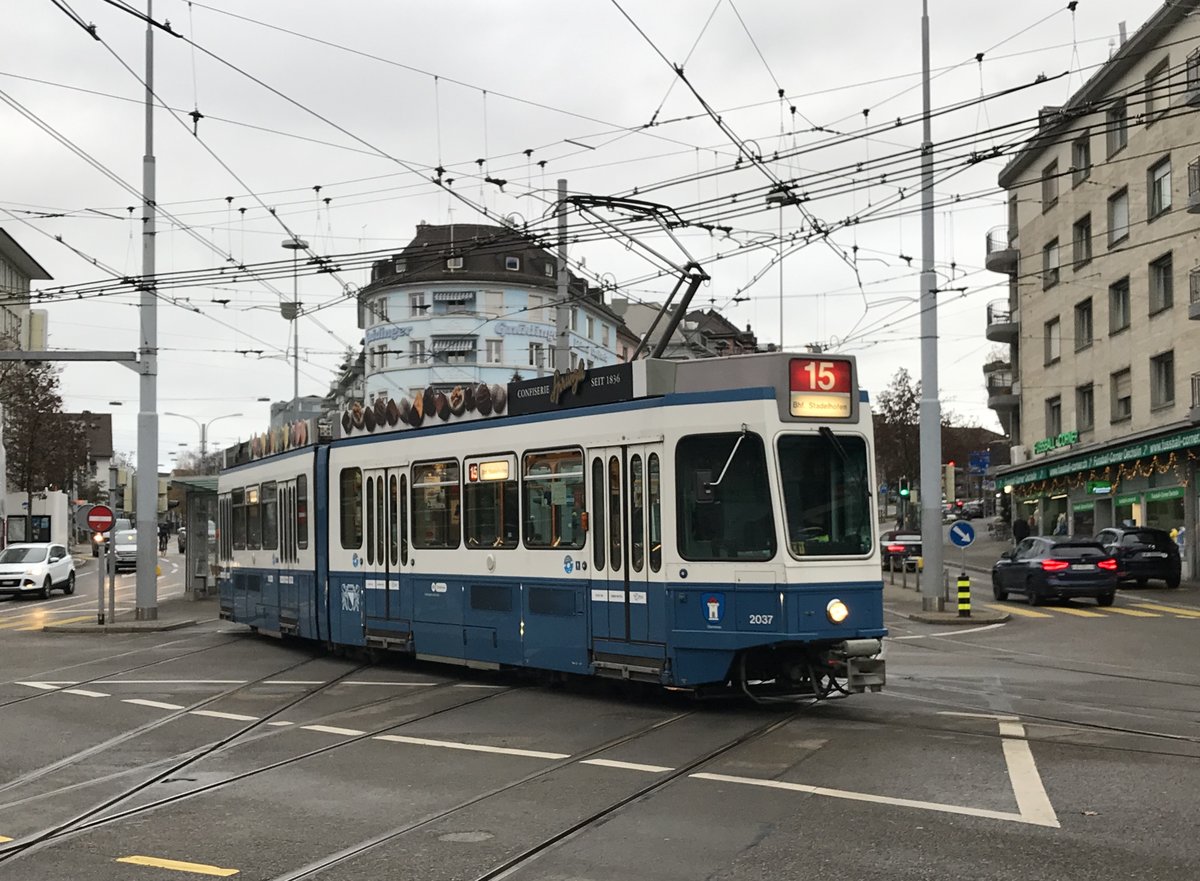 Linie 15 Wagennummer 2037  Oberstrass  beim Schaffhauserplatz. Datum: 13. 12. 2020