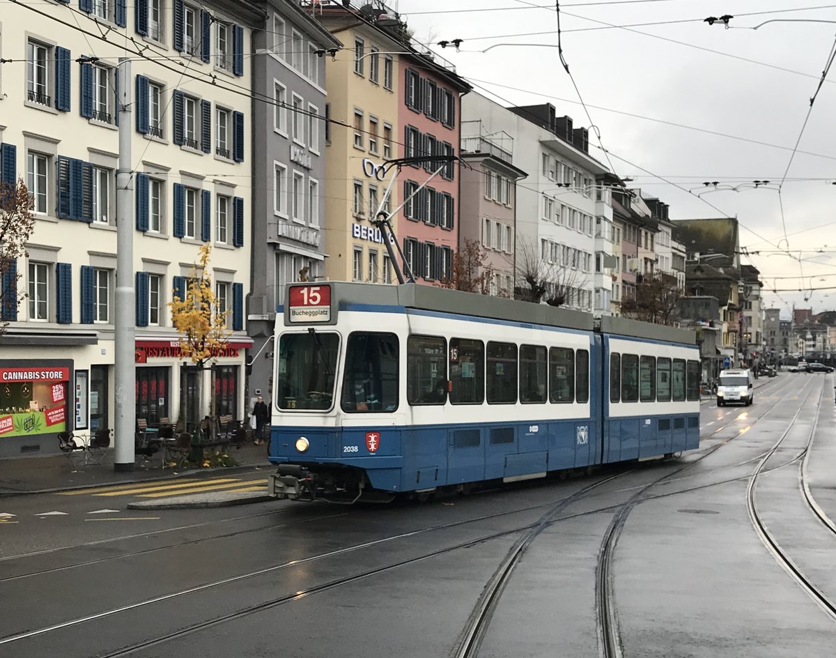 Linie 15 Wagennummer 2038 „Witikon“ beim Central. Dieser Wagen verkehrt nur sehr selten auf der Linie 15. Datum: 5. 12. 2020