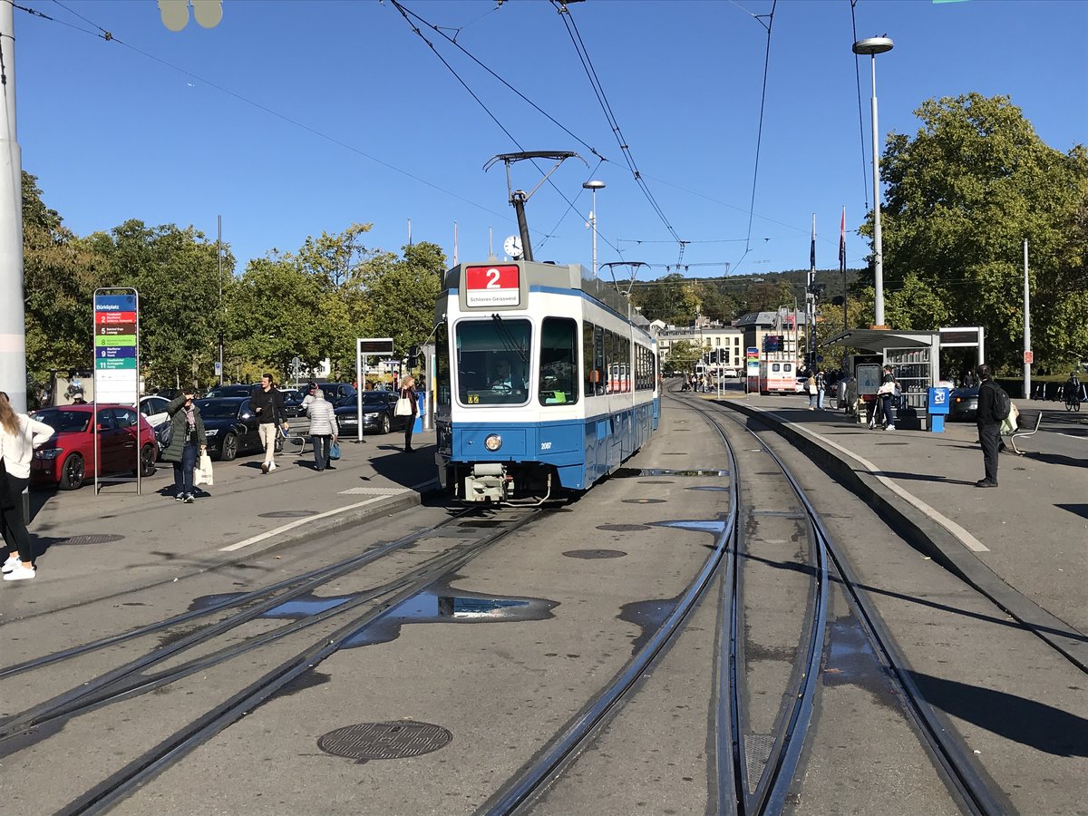 Linie 2 2087 am Bürkliplatz. Datum: 3. 10. 2020