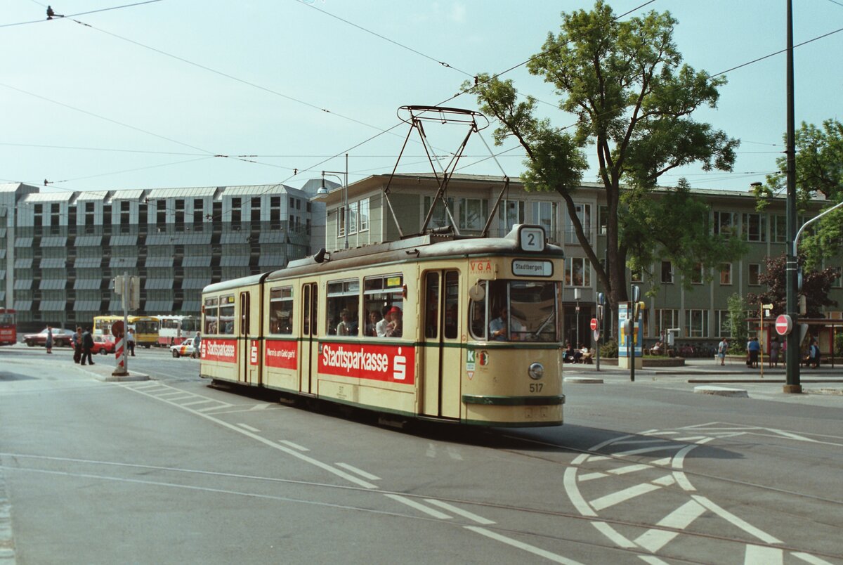 Linie 2 der Augsburger Straßenbahn beim Hauptbahnhof, Sommer 1984