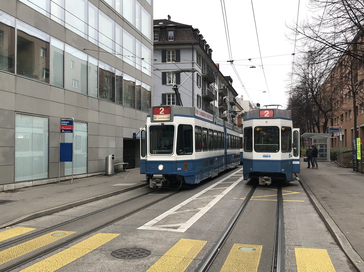 Linie 2 Nr. 2041 „Hottingen“ an der Haltestelle Wildbachstrasse. Datum: 4. 11. 2020