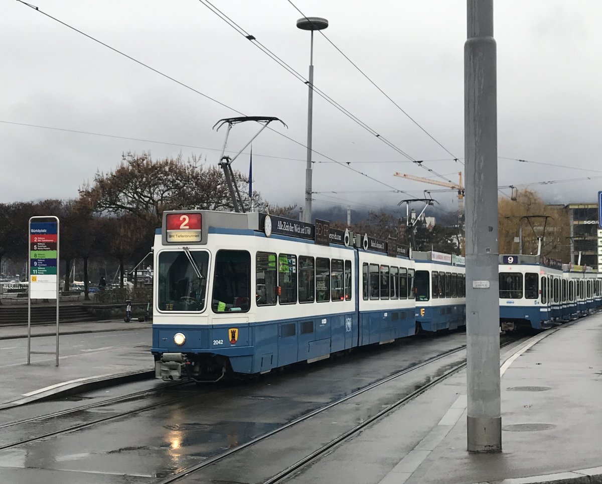 Linie 2 Wagennummer 2042  Altstetten  beim Bürkliplatz. Datum: 24. 12. 2020