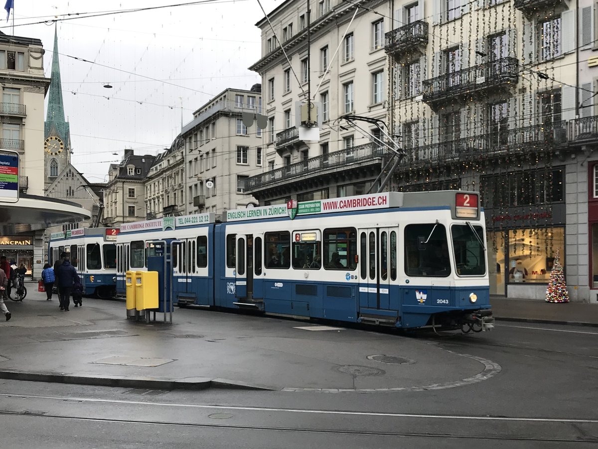 Linie 2 Wagennummer 2043 „Rennweg“ beim Paradeplatz. Datum: 5. 12. 2020