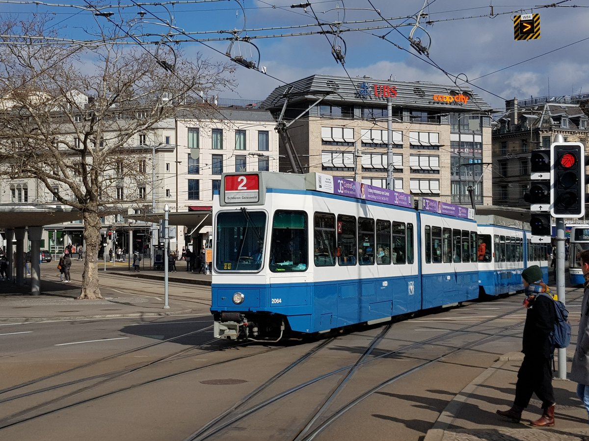 Linie 2 Wagennummer 2064 beim Bellevue. Datum: 20. 3. 2021