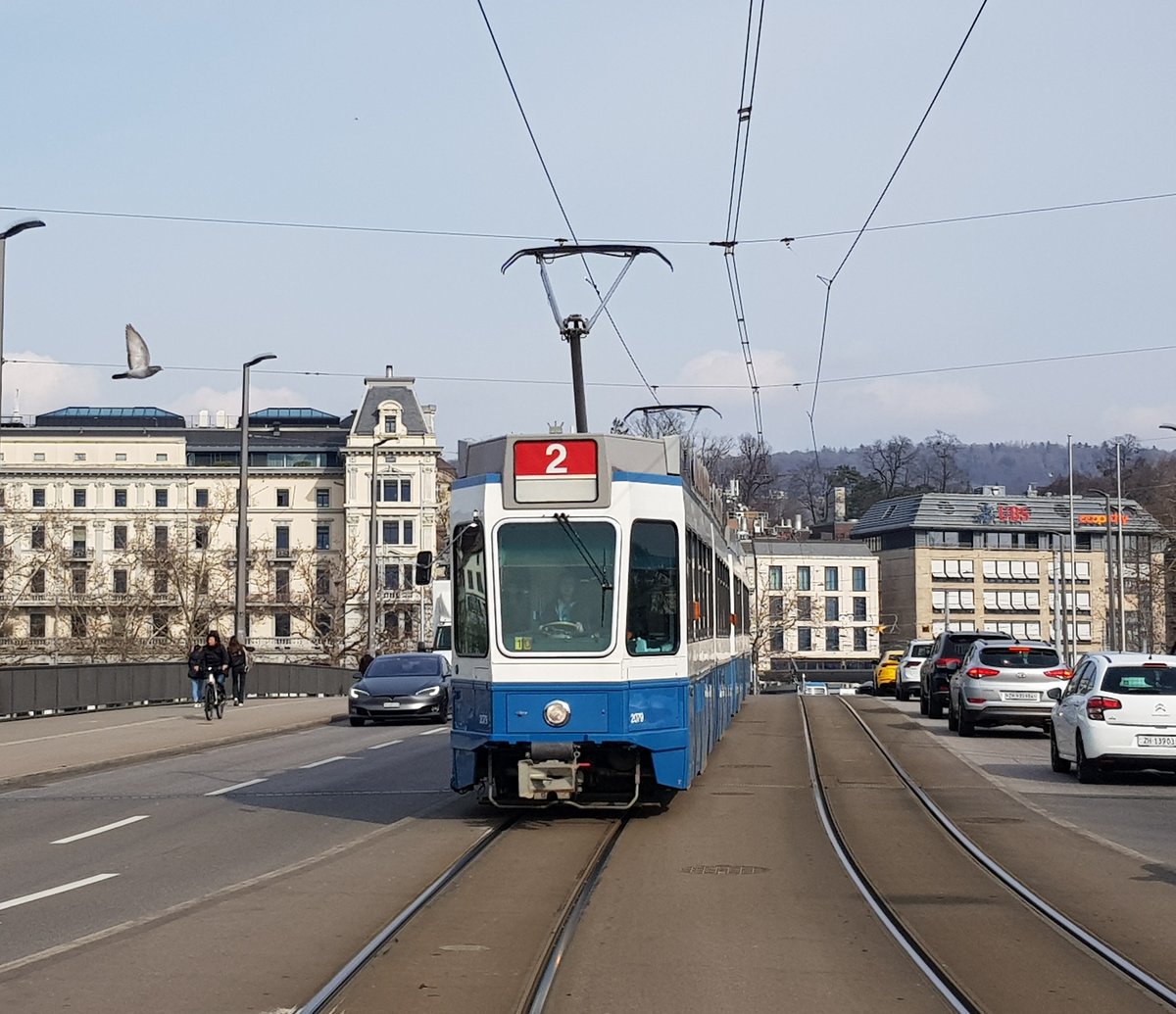 Linie 2 Wagennummer 2079 auf der Quaibrücke. Datum: 9. 3. 2021