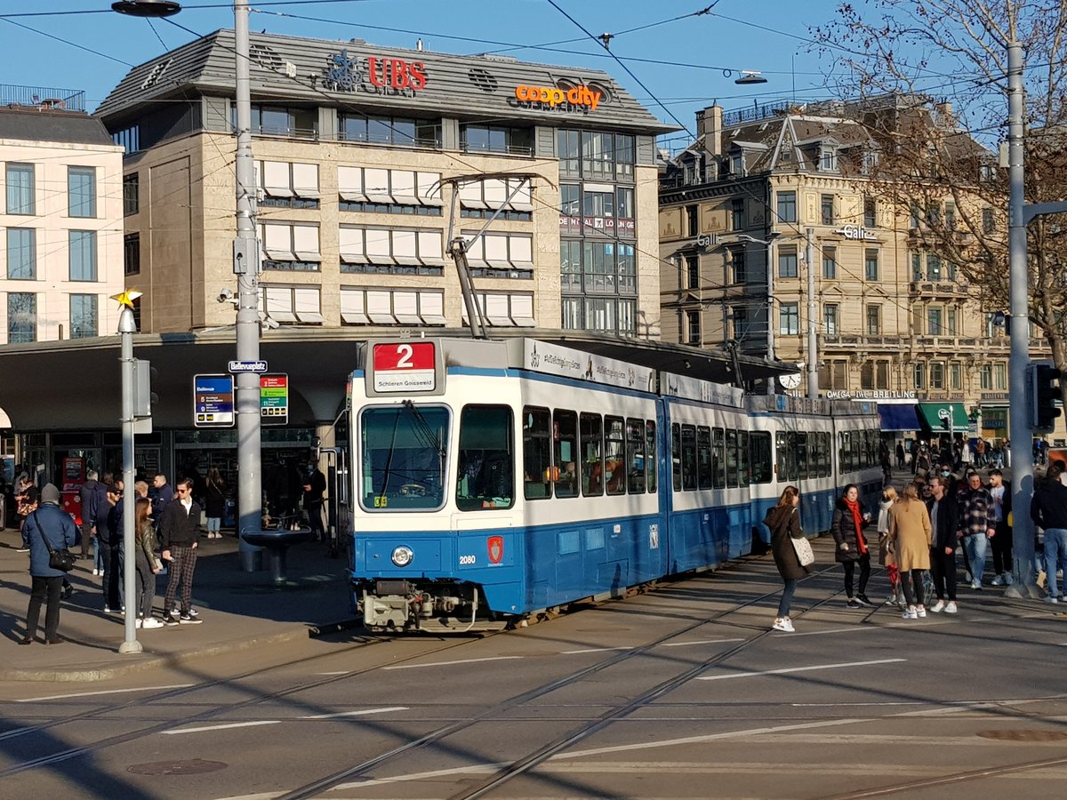 Linie 2 Wagennummer 2080  Schwamendingen  beim Bellevue. Datum: 27. 2. 2021