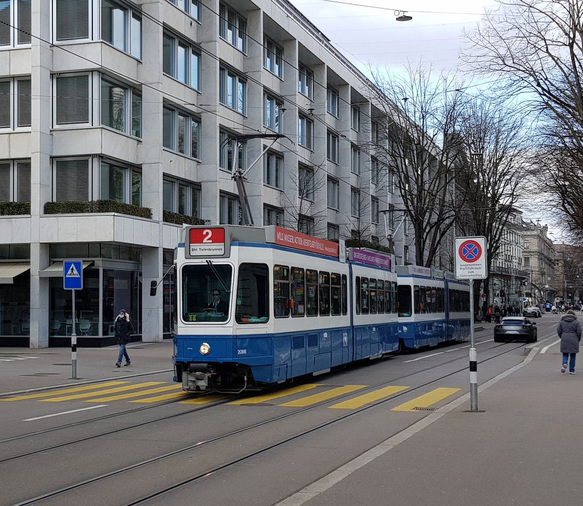 Linie 2 Wagennummer 2086 kurz nach der Haltestelle Kantonalbank. Datum: 20. 3. 2021