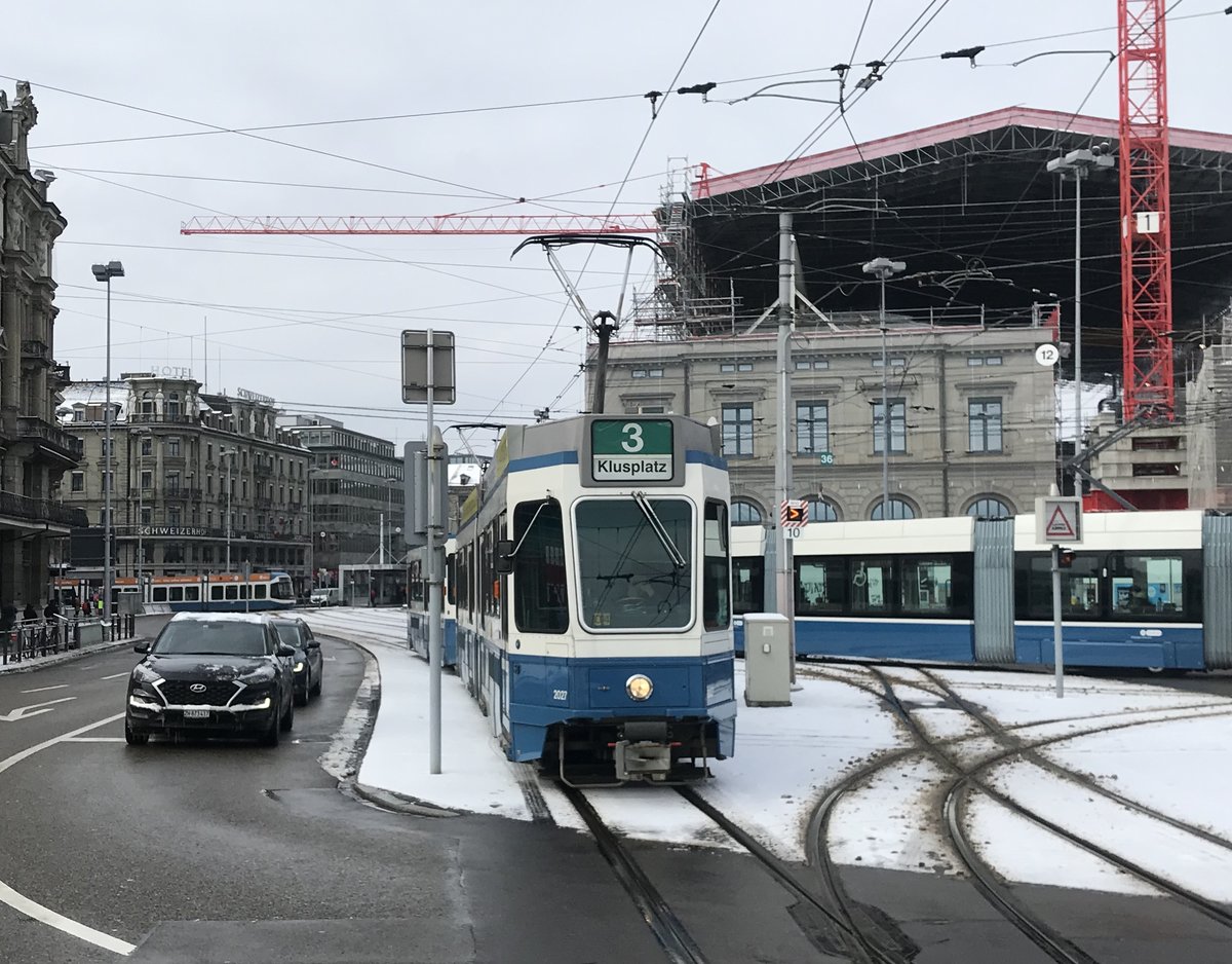 Linie 3 Wagennummer 2027 zwischen Bahnhofplatz und Central. Datum: 10. 2. 2021