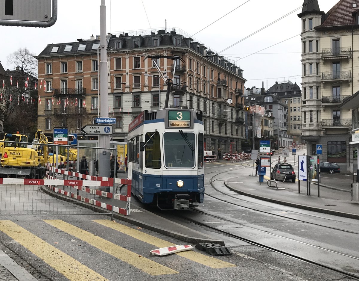 Linie 3 Wagennummer 2029 beim Römerhof. Datum: 5. 12. 2020