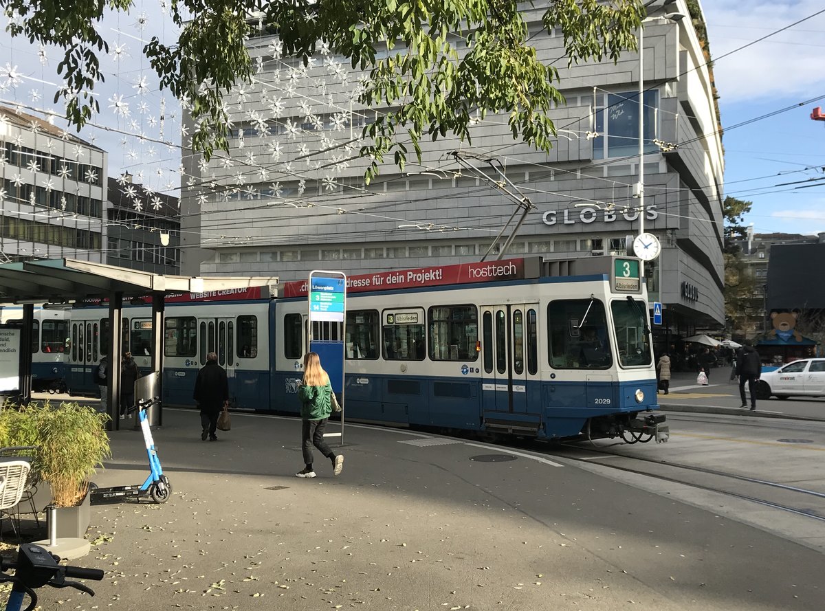 Linie 3 Wagennummer 2029 beim Löwenplatz. Datum: 14. 12. 2020