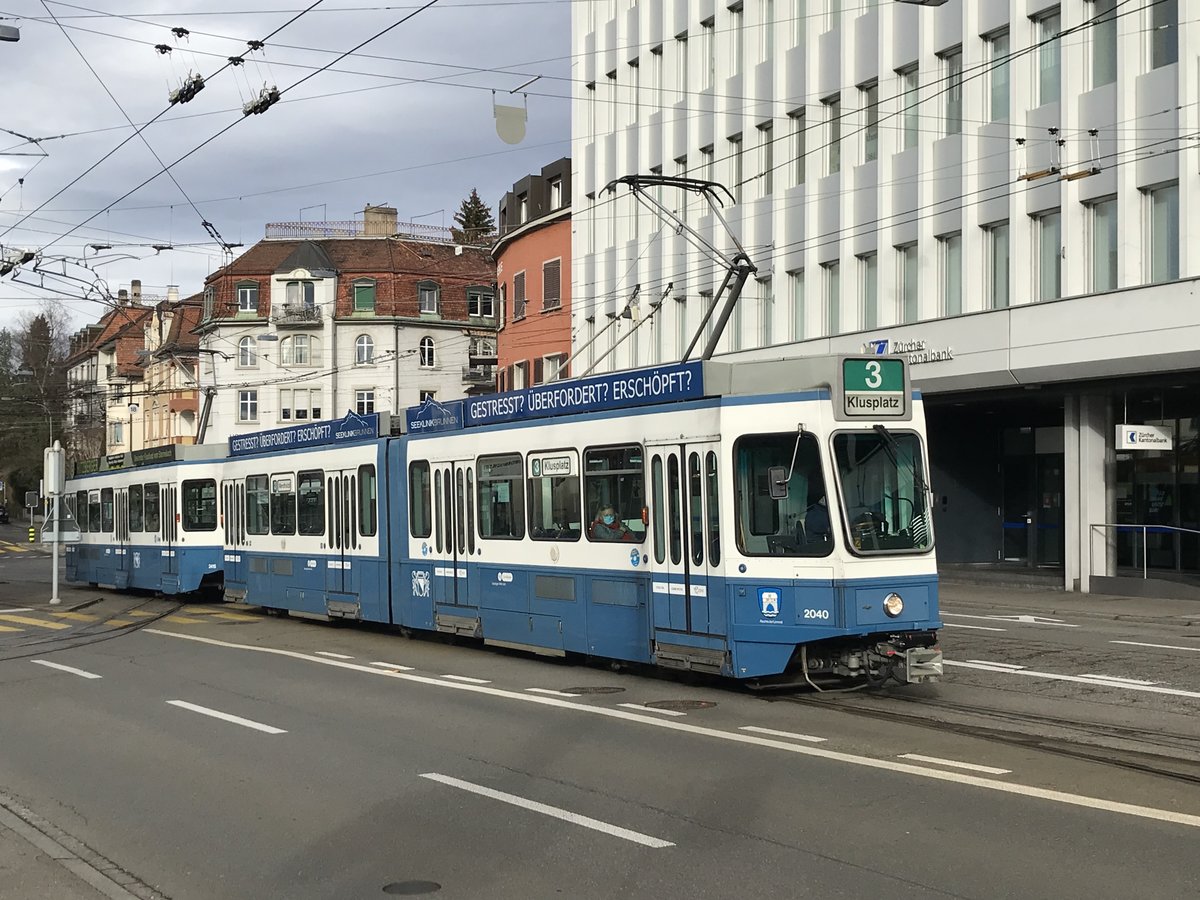 Linie 3 Wagennummer 2040 „Rechts der Limmat“ an der Endhaltestelle Klusplatz. Datum: 22. 12. 2020