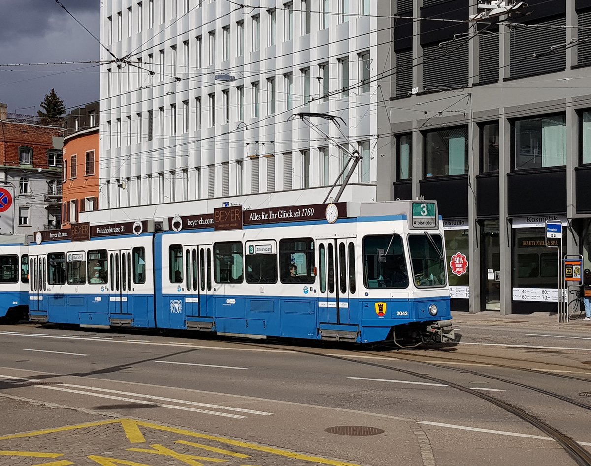Linie 3 Wagennummer 2042  Altstetten  beim Klusplatz. Datum: 9. 3. 2021