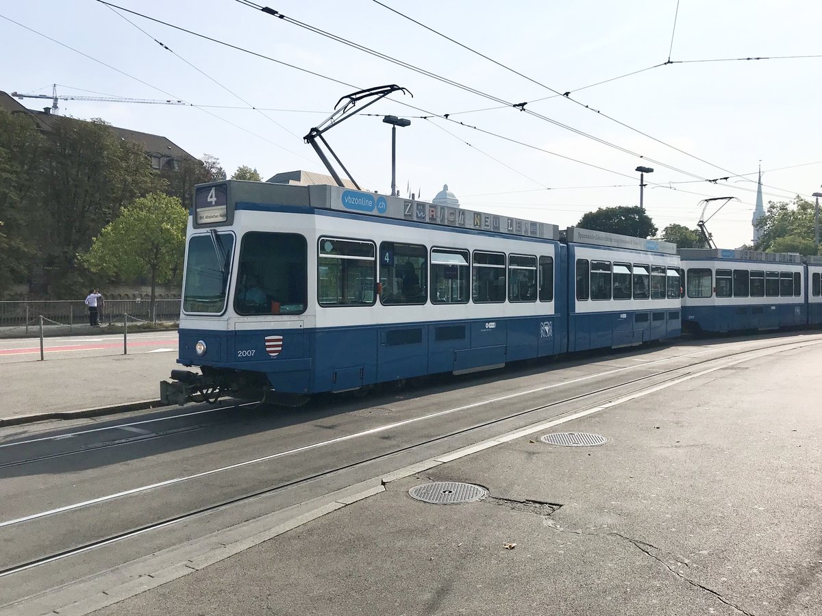 Linie 4 2007  Enge  am Bahnhofquai. Wegen der bevorstehenden Renovierung des Depot Hard wurden einige Kurse der Linie 4 vorübergehend ins Depot Oerlikon verschoben. Der Wagen 2007 hier fährt sonst nie auf der Linie 4. 