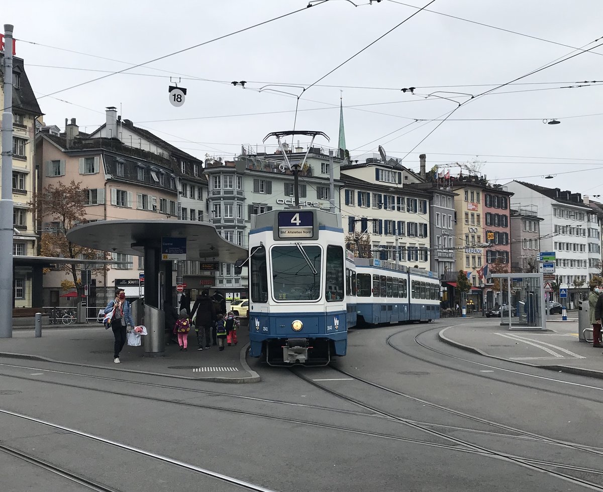 Linie 4 Nr. 2043  Rennweg  beim Central. Datum: 7. 11. 2020