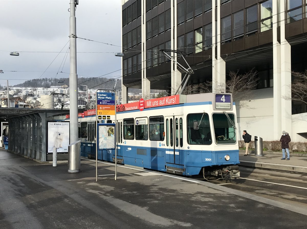 Linie 4 Wagennummer 2001 beim Escher-Wyss-Platz. Datum: 7. 1. 2021