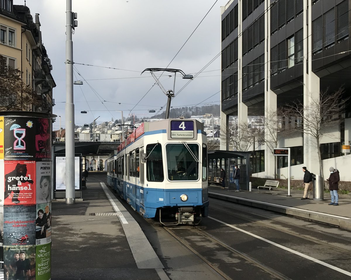 Linie 4 Wagennummer 2001 beim Escher-Wyss-Platz. Datum: 7. 1. 2021