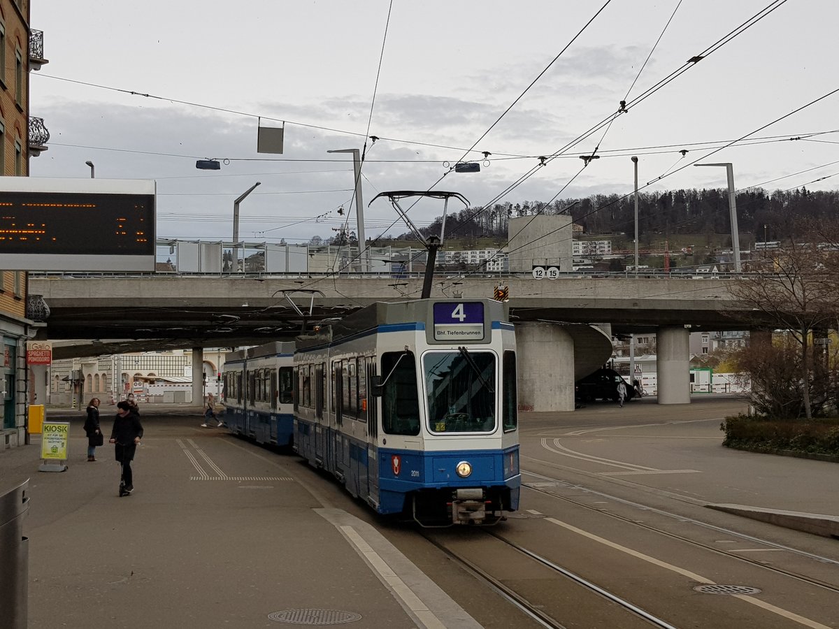 Linie 4 Wagennummer 2011  Örlikon  beim Escher-Wyss-Platz. Datum: 9. 3. 2021