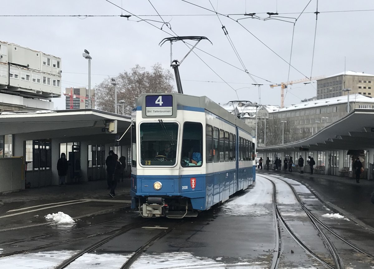 Linie 4 Wagennummer 2038  Witikon  beim Bahnhofquai. Datum: 10. 2. 2021