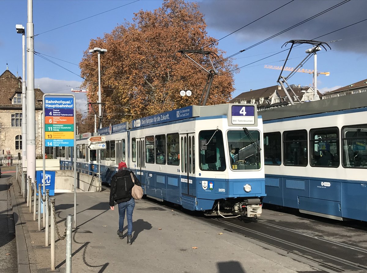 Linie 4 Wagennummer 2070 „Aussersihl + Hard“ beim Bahnhofquai. Datum: 20. 11. 2020