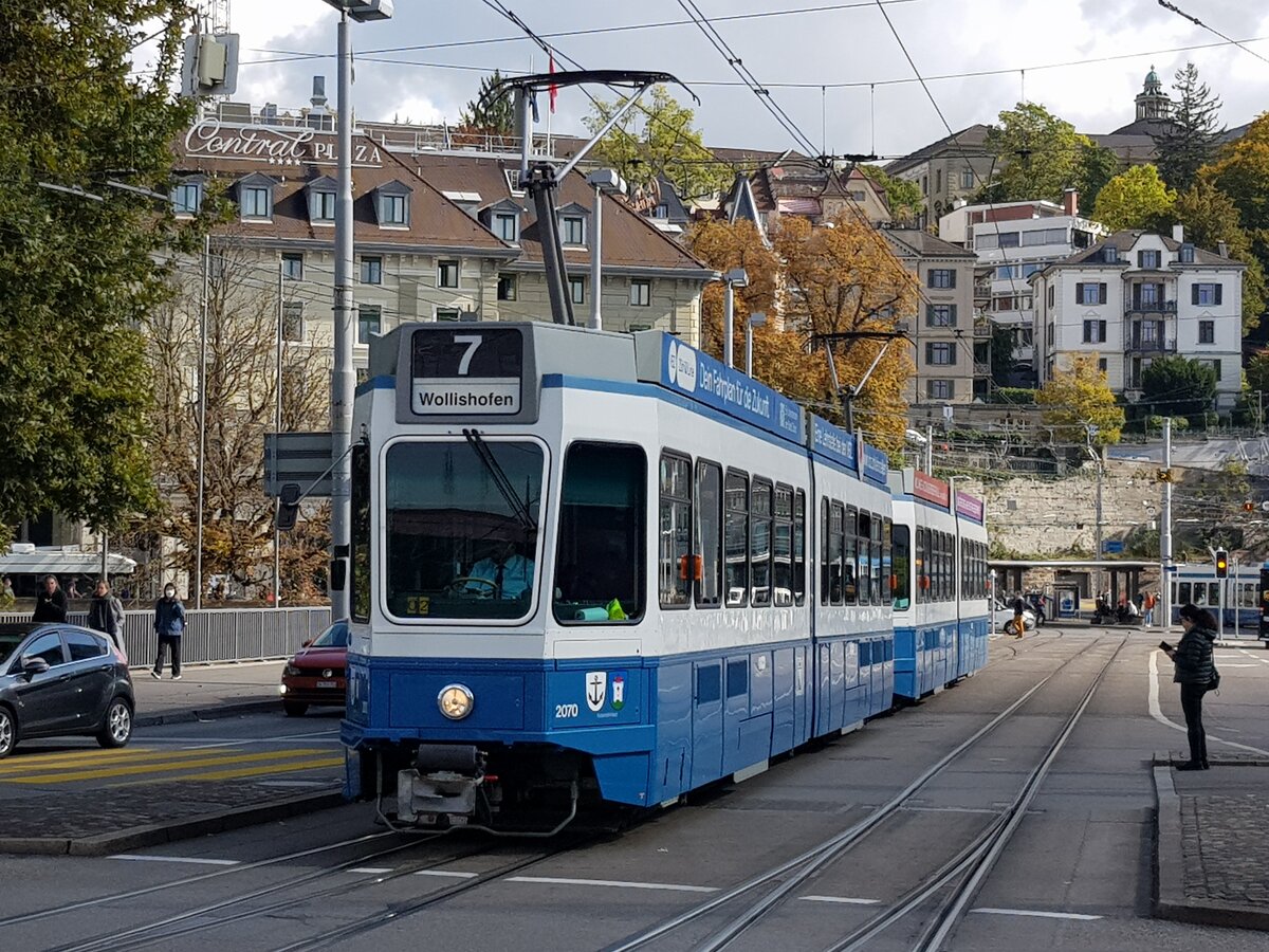Linie 4 Wagennummer 2070  Aussersihl + Hard  beim Bahnhofquai. Datum: 15. 10. 2021