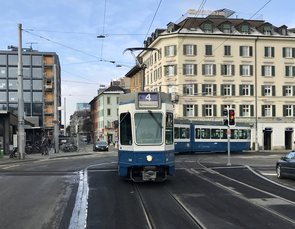Linie 4 Wagennummer 2082 kurz nach der Haltestelle Sihlquai. Datum: 7. 1. 2021