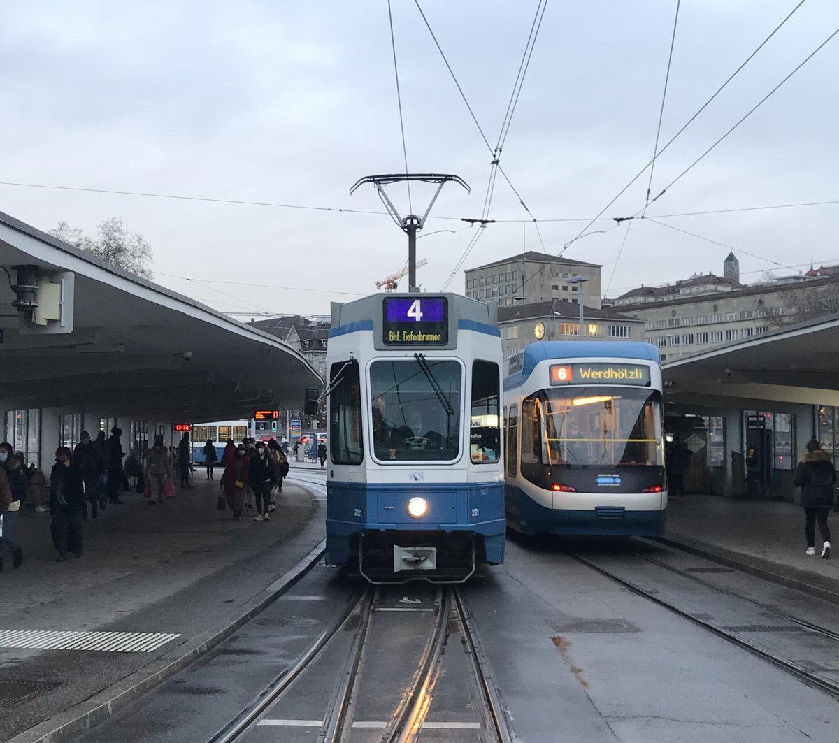Linie 4 Wagennummer 2121 beim Bahnhofquai. Datum: 1. 2. 2021