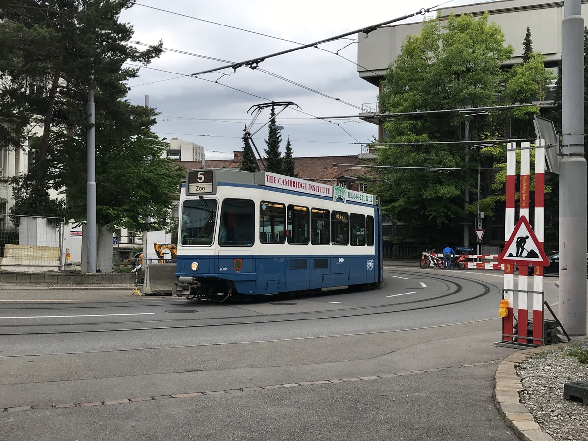 Linie 5 2041  Hottingen  zwischen Platte und Voltastrasse. Datum: 14. 6. 2020