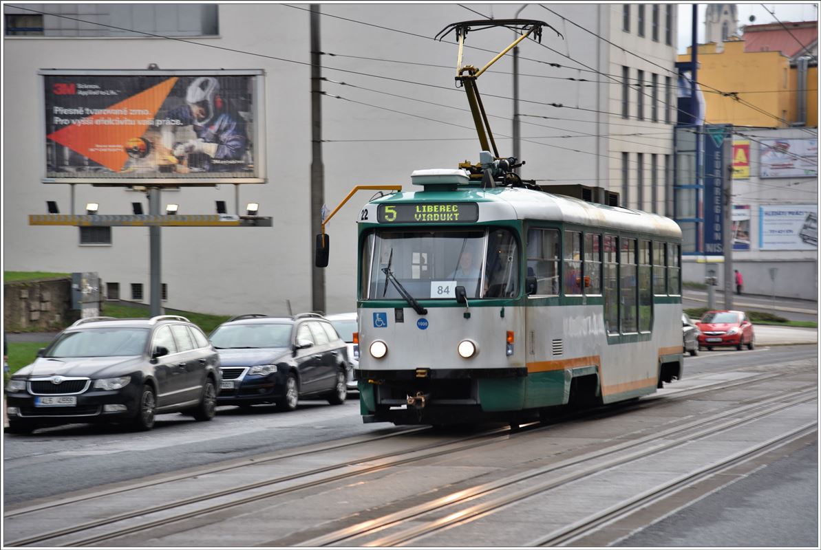 Linie 5 nach Liberec Viadukt unweit des Bahnhofs. (08.04.2017)
