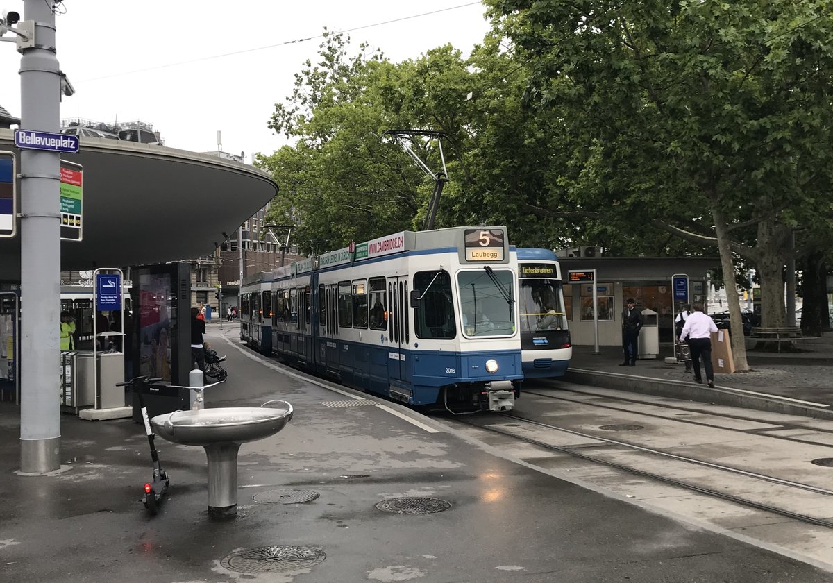 Linie 5 Wagennummer 2016 am Bellevue. Datum: 10. 7. 2020