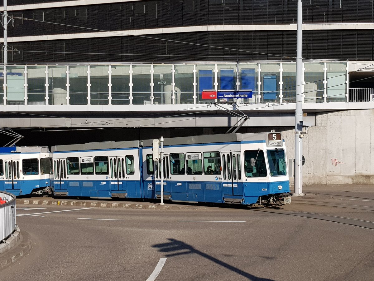 Linie 5 Wagennummer 2023 kurz vor der Haltestelle Saalsporthalle. Datum: 27. 2. 2021