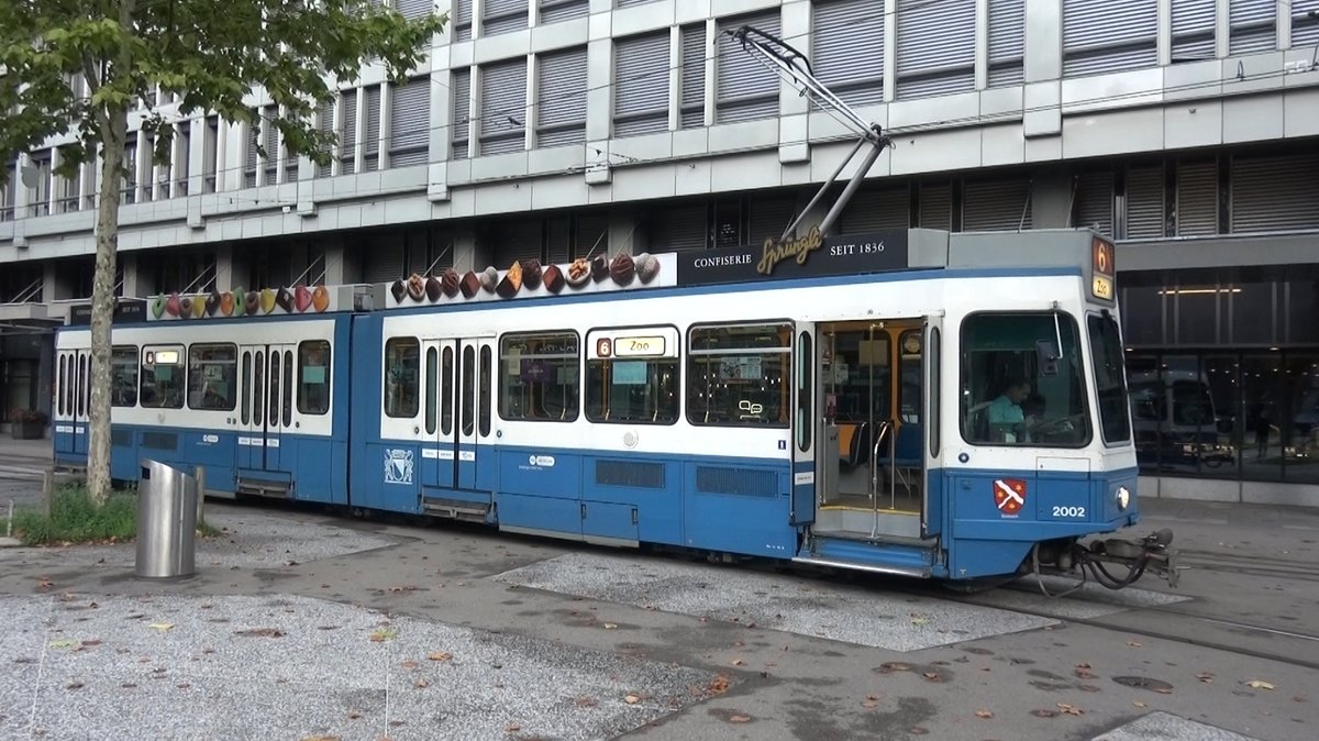 Linie 6 2002  Seebach  in der Schleife Bahnhof Enge.