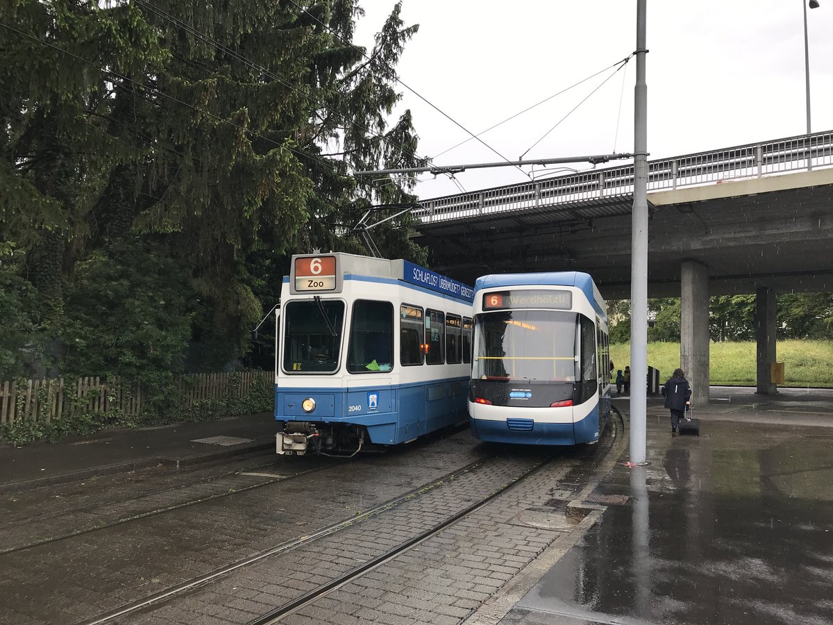 Linie 6 2040  Rechts der Limmat  beim Tüffenwies. Die Tramführer tauschten hier die Fahrzeuge ab, so konnte ich schnell aussteigen und das Foto schiessen. Datum: 1. 6. 2020