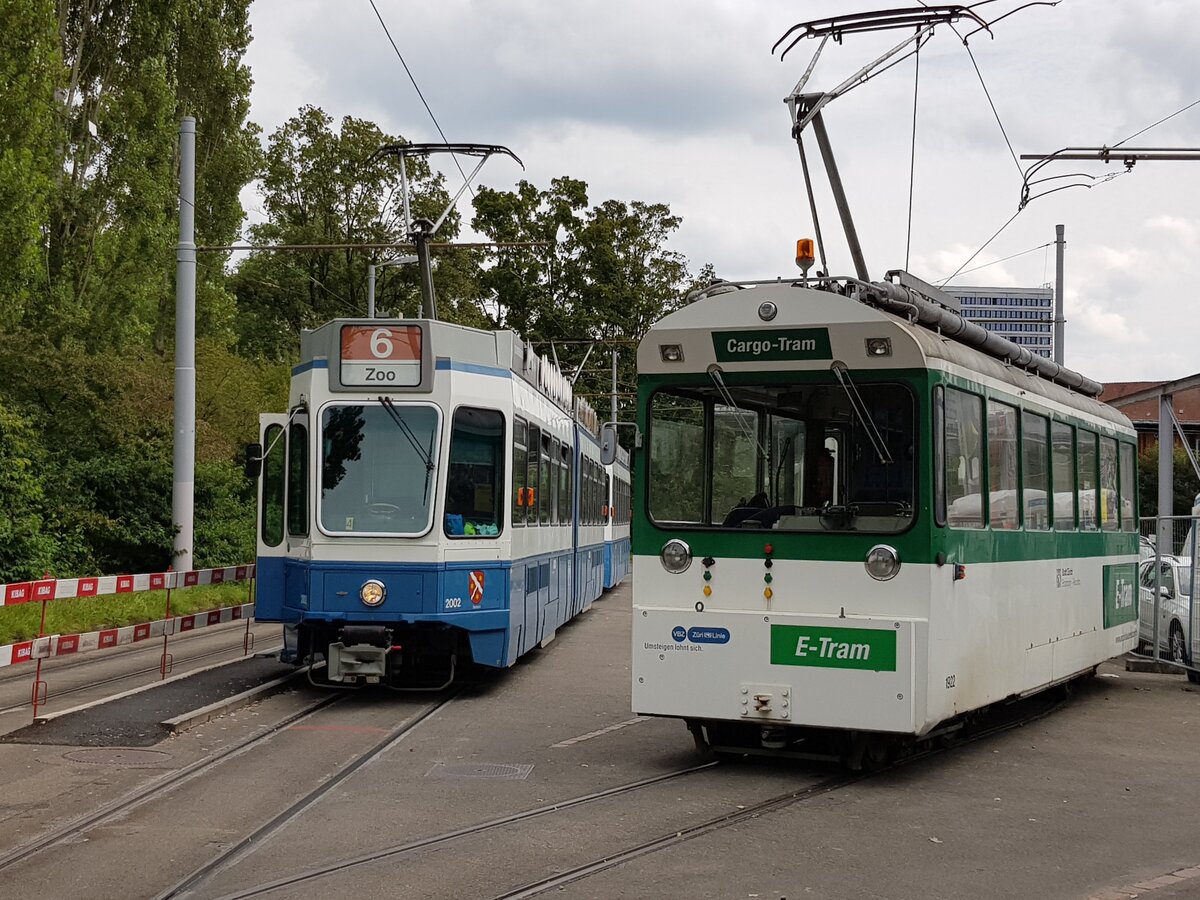 Linie 6 Wagennummer 2002  Seebach  beim Hardturm. Datum: 26. 8. 2021