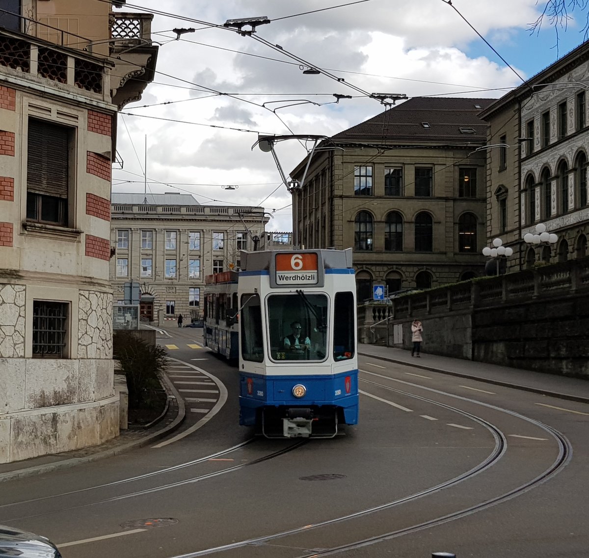 Linie 6 Wagennummer 2080  Schwamendingen  zwischen ETH/Universitätsspital und Haldenegg. Datum: 9. 3. 2021