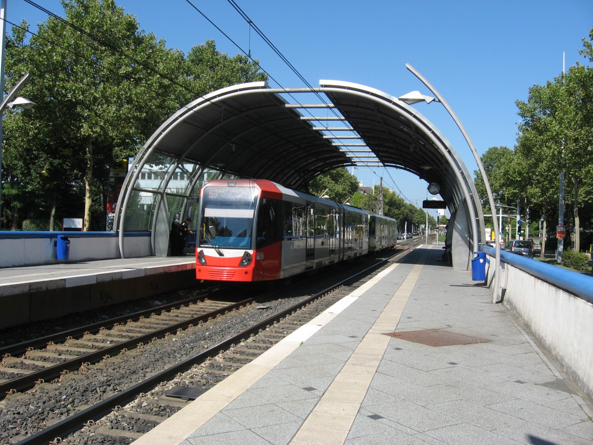 Linie 63 Richtung Bad Godesberg Stadthalle aufgenommen am 4.9.13 in der Station Olof-Palme-Allee.