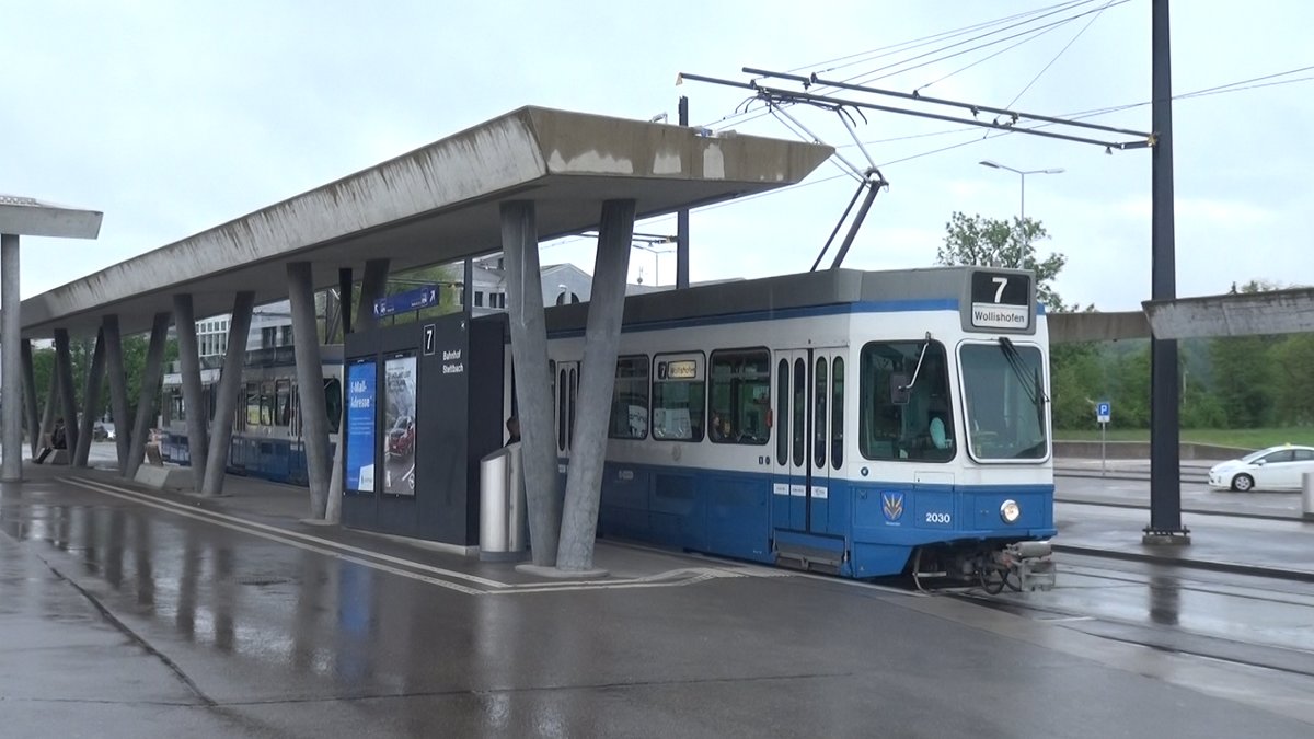 Linie 7 2030  Hirslanden  am Bahnhof Stettbach. Datum: 2. 5. 2020