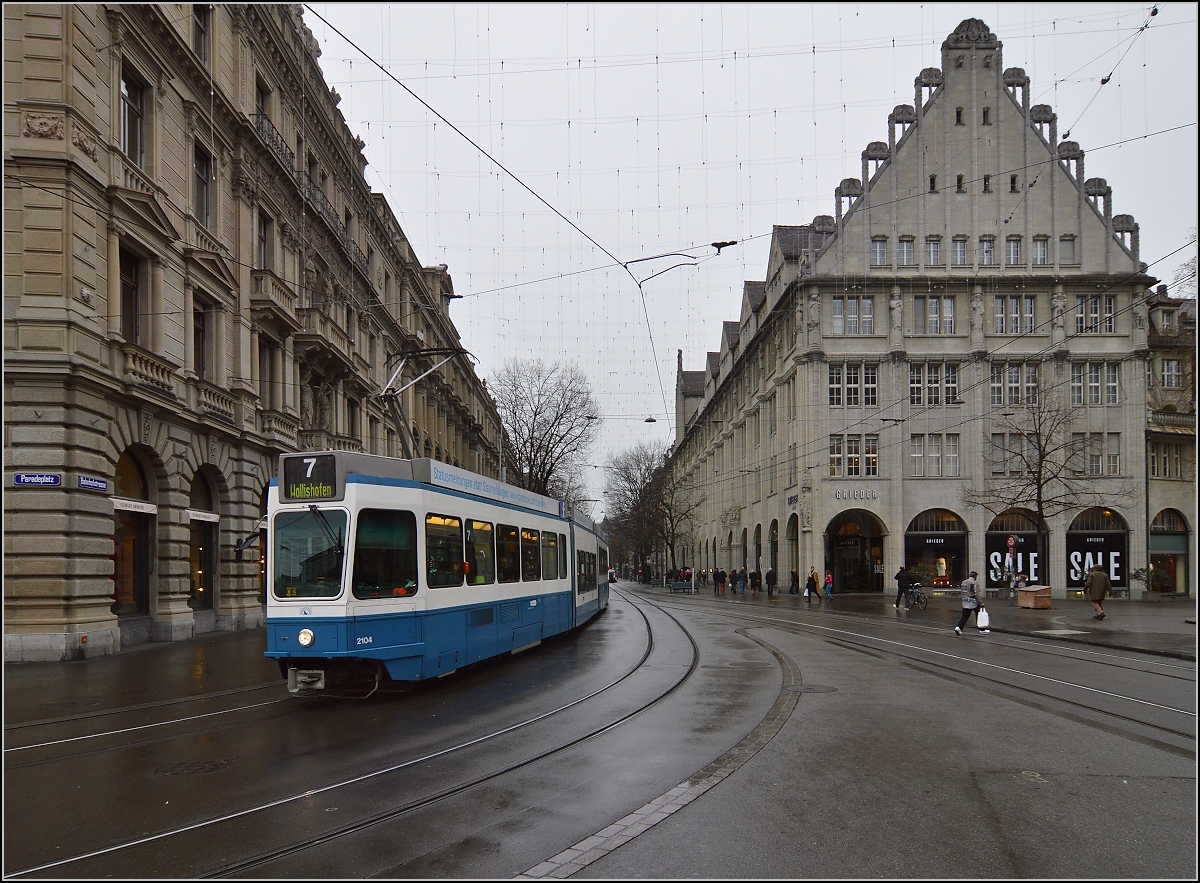 Linie 7 am Paradeplatz. Zürich, Dezember 2015.