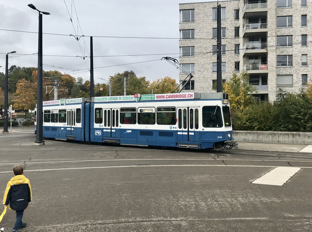 Linie 7 Nr. 2016 an der Endhaltestelle Bahnhof Stettbach. Datum: 15. 10. 2020