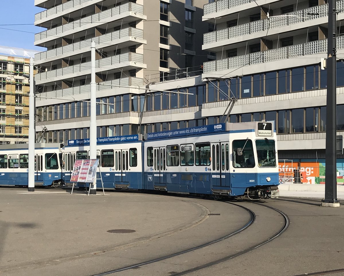 Linie 7 Nr. 2031 am Bahnhof Stettbach. Datum: 10. 11. 2020