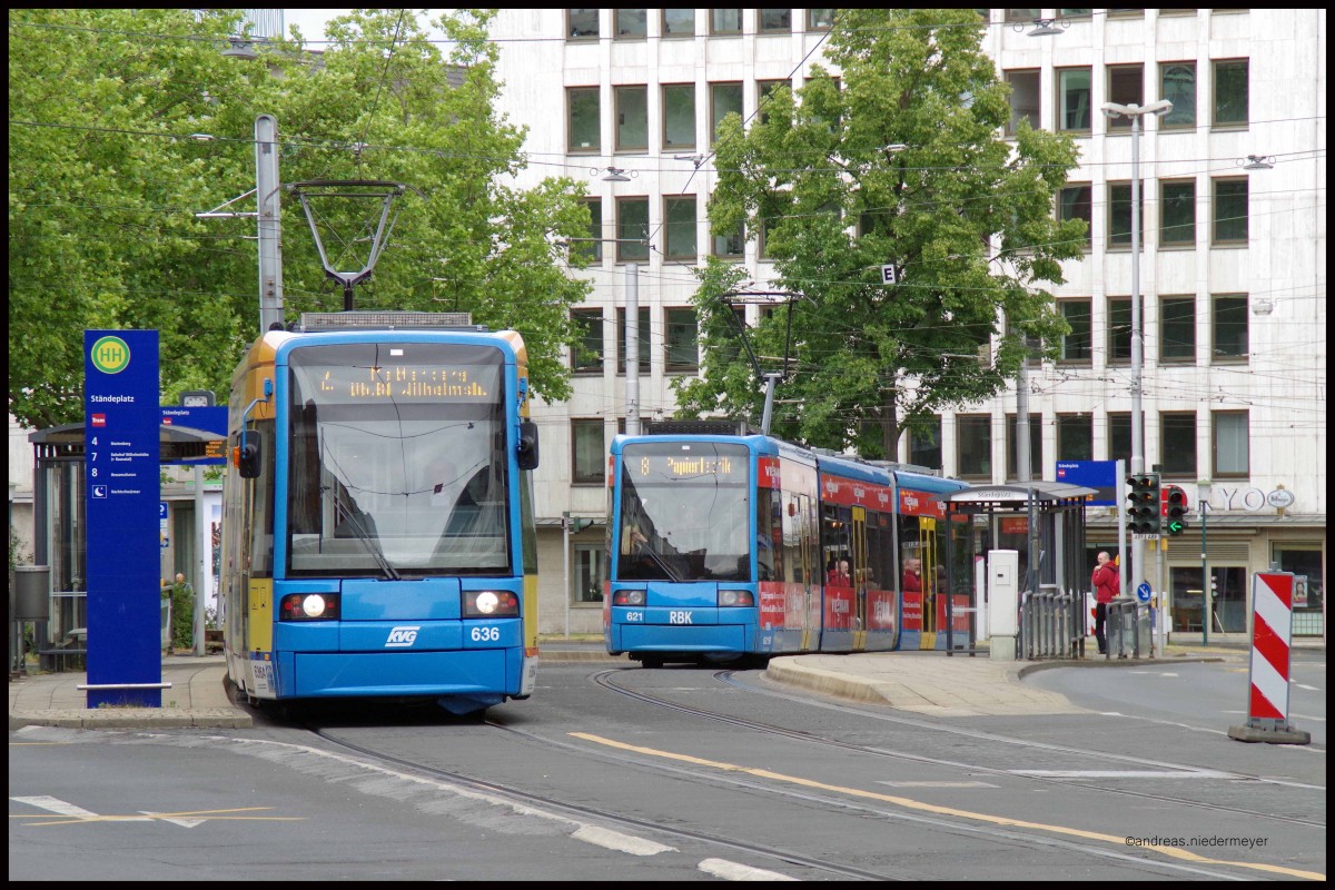 Linie 7 trifft Linie 8 am Haltepunkt Ständeplatz in Kassel (20.06.2015).