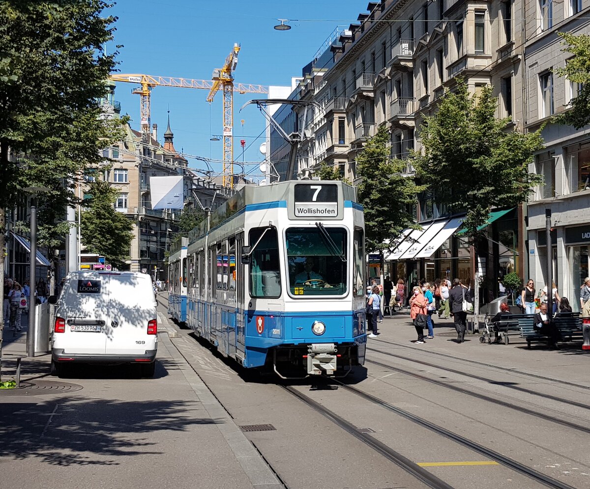 Linie 7 Wagennummer 2011  Örlikon  an der Haltestelle Rennweg. Datum: 1. 9. 2021