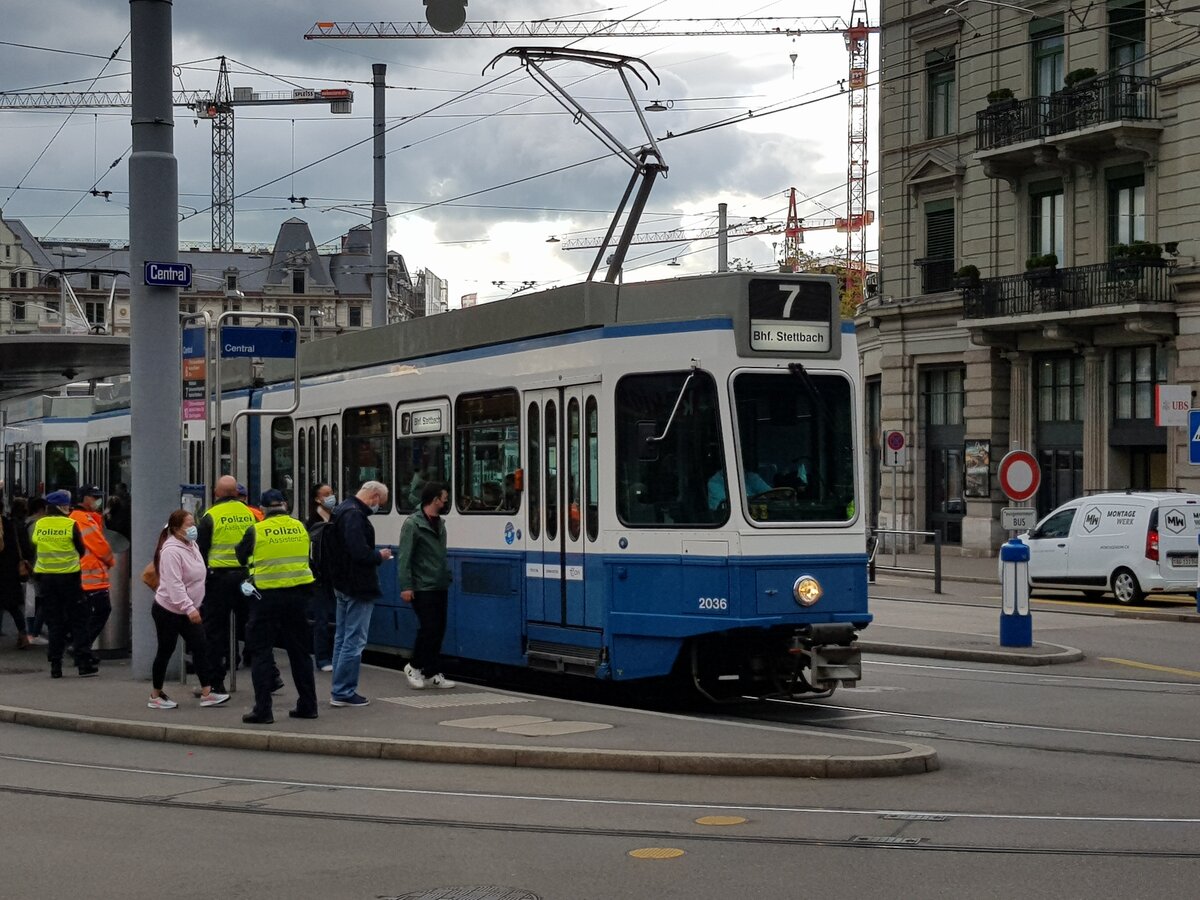 Linie 7 Wagennummer 2036 beim Central. Datum: 6. 10. 2021