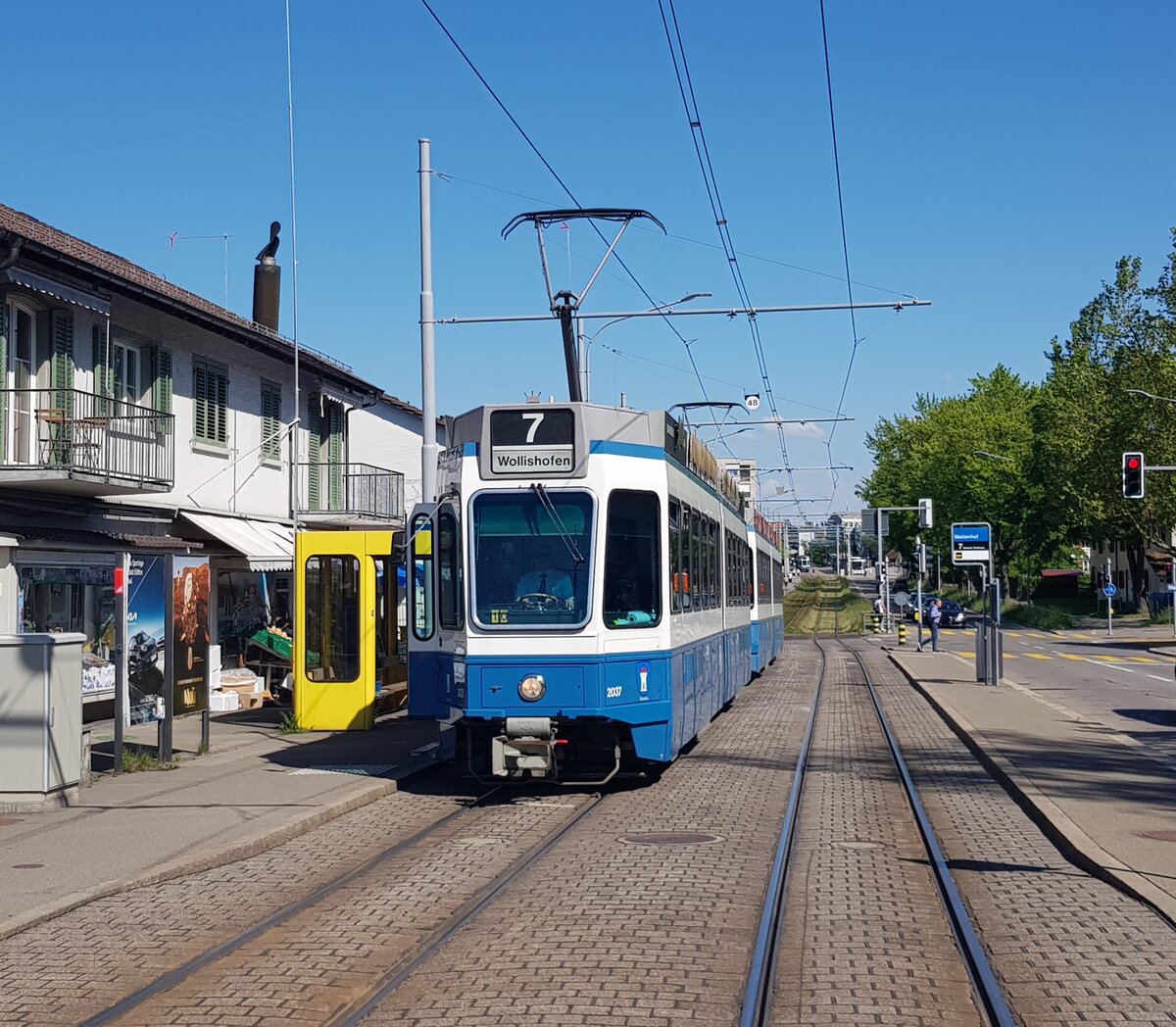 Linie 7 Wagennummer 2037  Oberstrass  an der Haltestelle Mattenhof. Datum: 22. 5. 2021