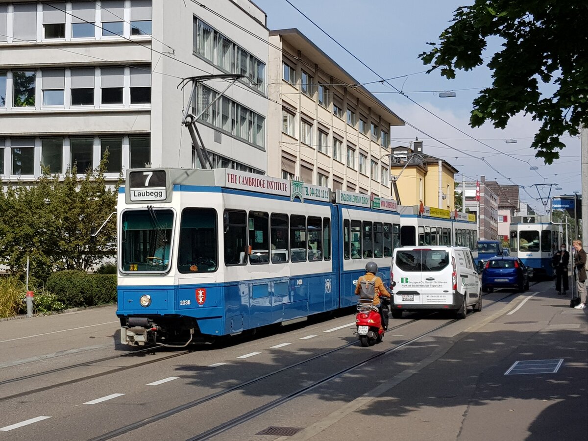 Linie 7 Wagennummer 2038  Witikon  an der Haltestelle Haldenegg. Datum: 24. 9. 2021