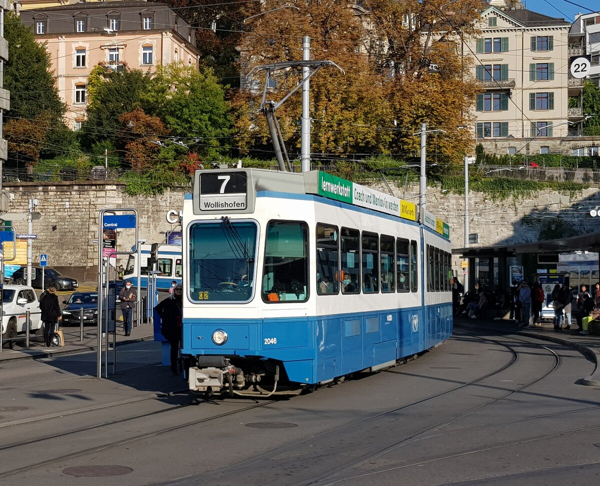 Linie 7 Wagennummer 2046 beim Central. Datum: 17. 10. 2021