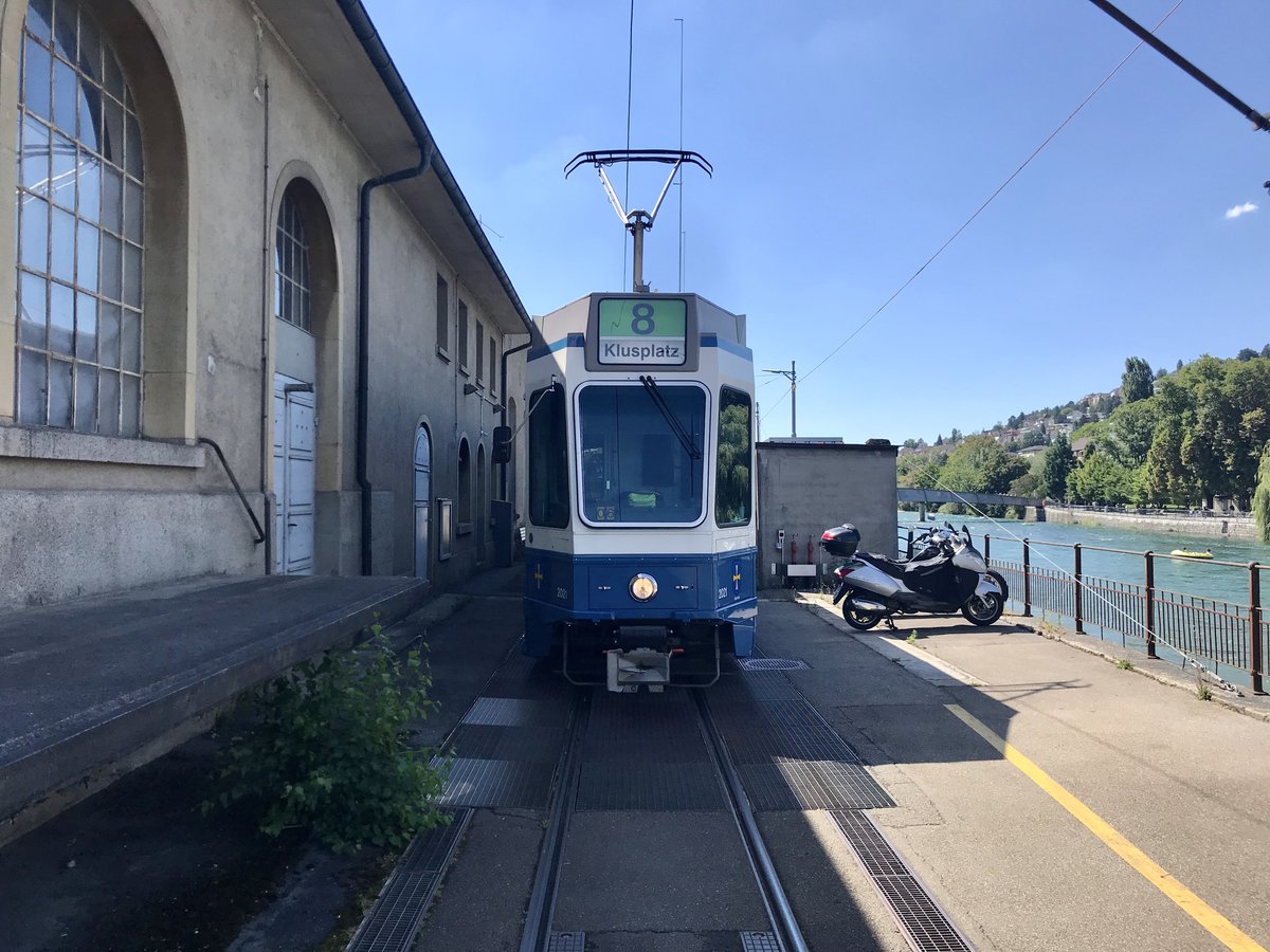 Linie 8 2021  Albisrieden  beim Depot Hard. Wegen Gleisbauarbeiten in der Hardturmstrasse musste die Linie 8 bereits am Escher-Wyss-Platz wenden. Datum: 13. 7. 2020