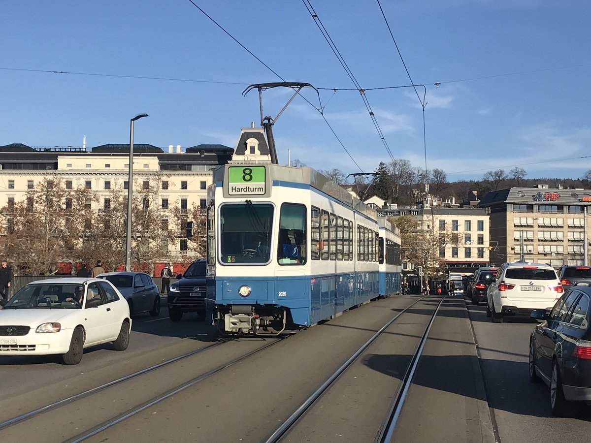 Linie 8 Nr. 2020 + Pony auf der Quaibrücke. Datum: 14. 11. 2020