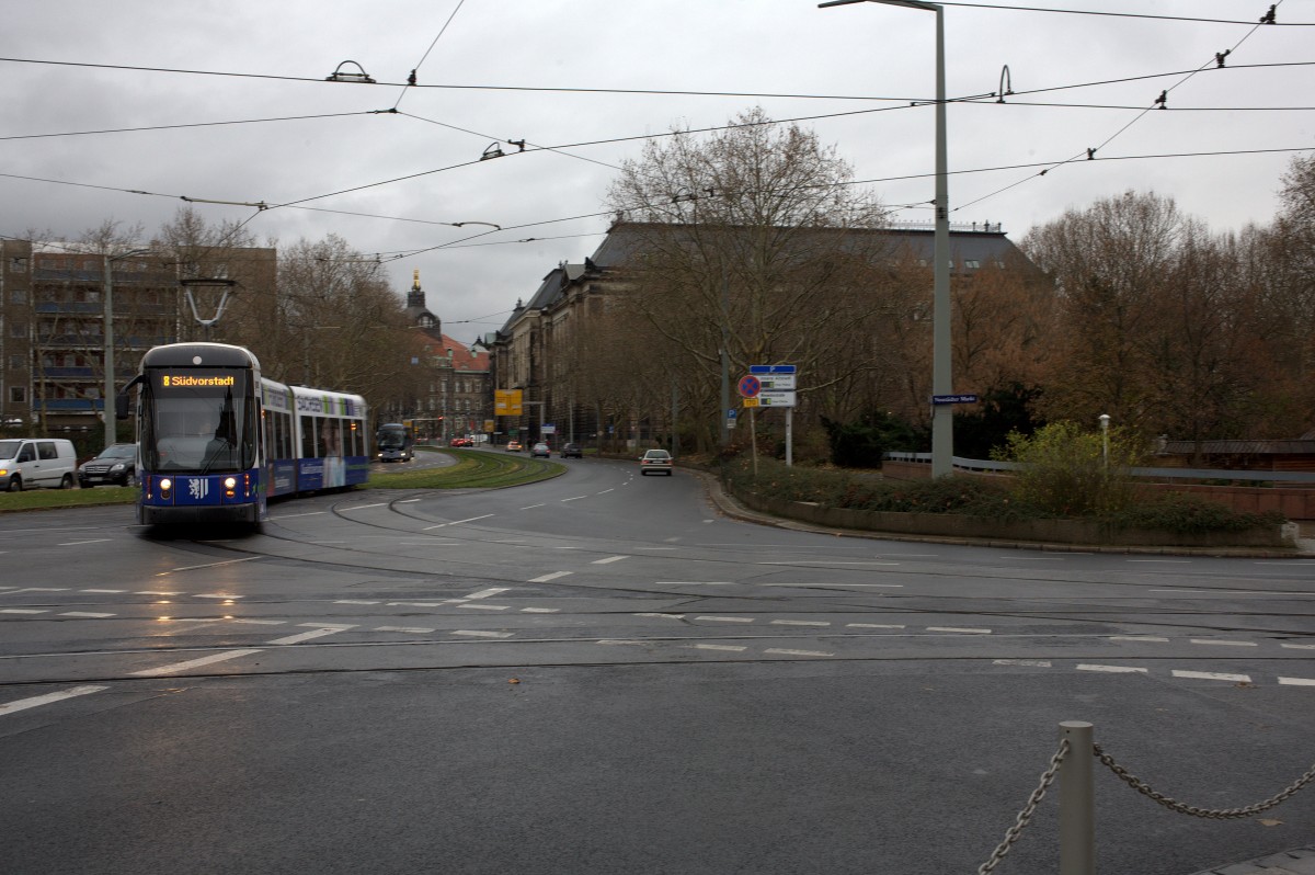 Linie 8  zur Sdvorstadt  Hhe Neustdter Markt. 30.11.2013 13:20 Uhr.