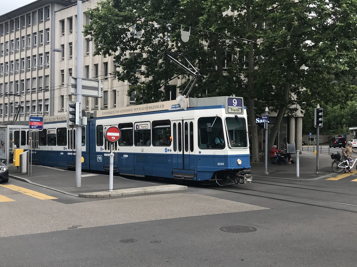 Linie 9 2035 an der Haltestelle Sihlstrasse. Datum: 1. 7. 2020